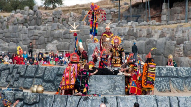 Cara Bersosialisasi yang Unik dalam Masyarakat Peru